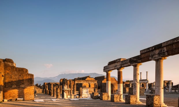 Archeologists find intact ceremonial chariot near Pompeii