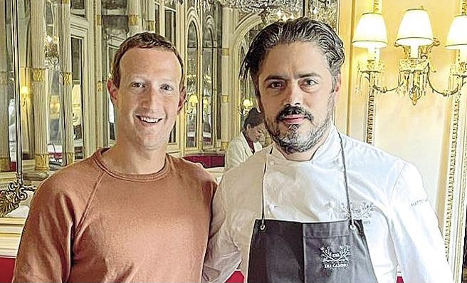 Zuckerberg in Italia, da Torino a Siena: le vacanze del fondatore di Facebook, tra passeggiate e cene stellate