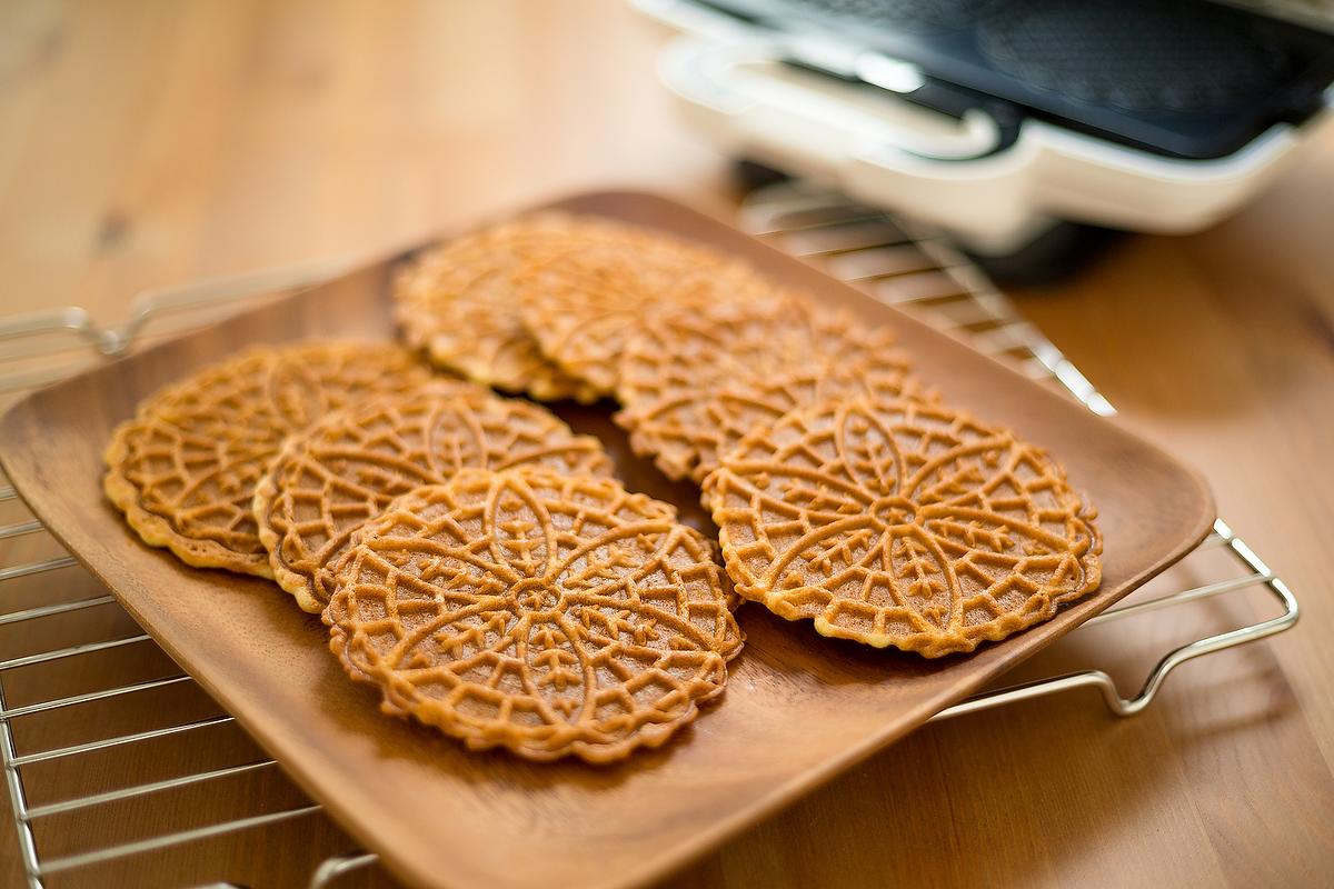 Nonnas Pizzelle Cookies Recipe Traditional Italian Cookies For The Holidays Panoram Italia 