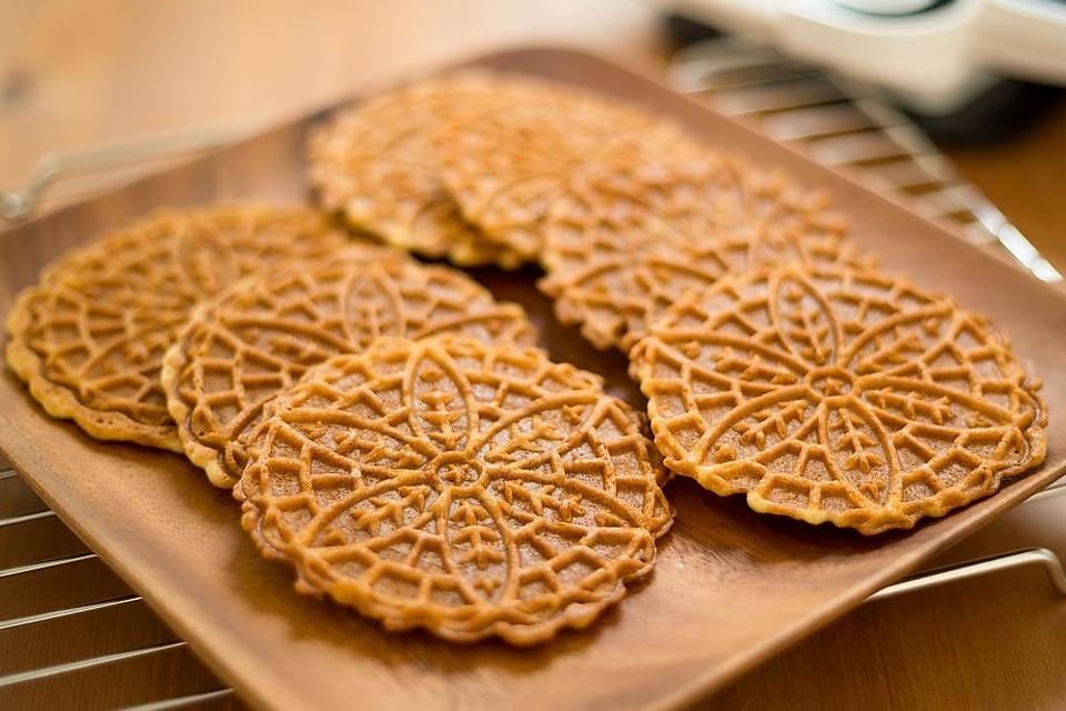 Nonna’s Pizzelle Cookies Recipe: Traditional Italian Cookies for the Holidays